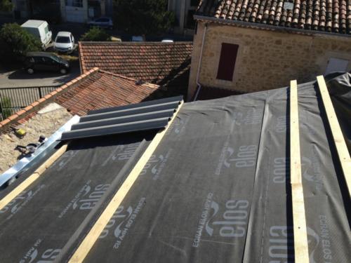couverture de toiture tuiles canal ancienne courant couvert à Salon de Provence -17